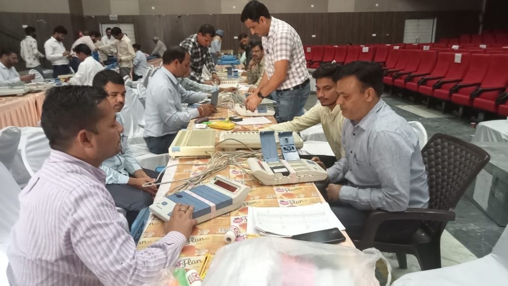 Instructions given not to break confidentiality in the counting process and not to keep EVMs in private places