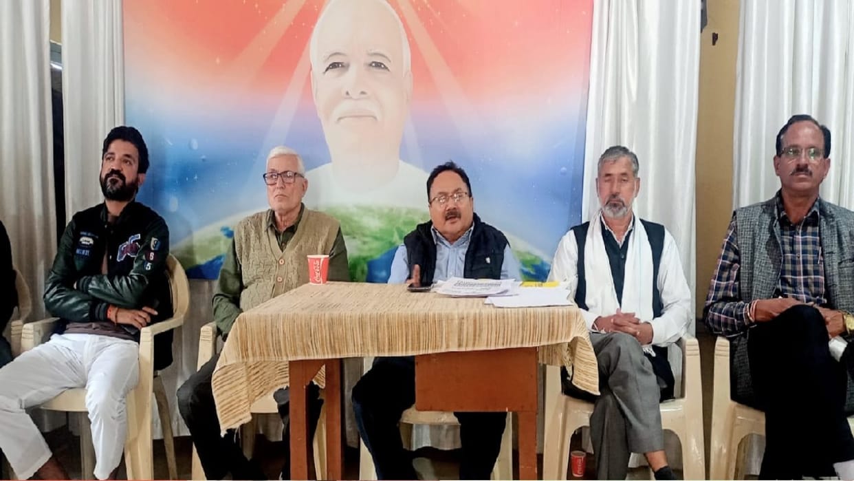 Congress hamirpur district president Rajendra Jar relieved a week before voting