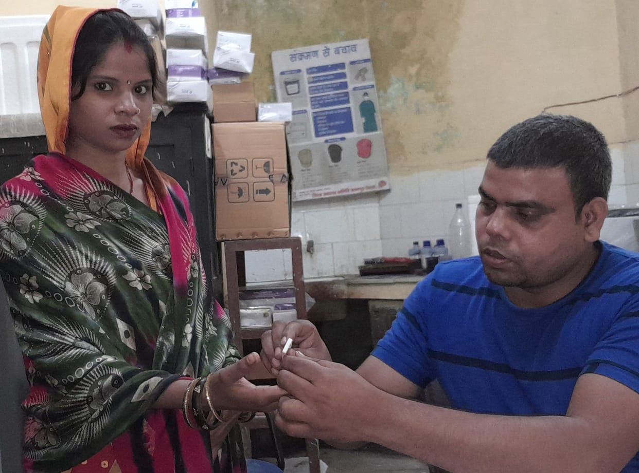 Kanpur Dehat: Fever outbreak in two villages of Sarwankheda, 79 sick, two people found dengue infected after testing with kit