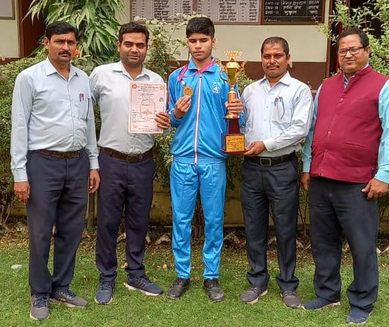 Dushyant got first place in regional badminton competition