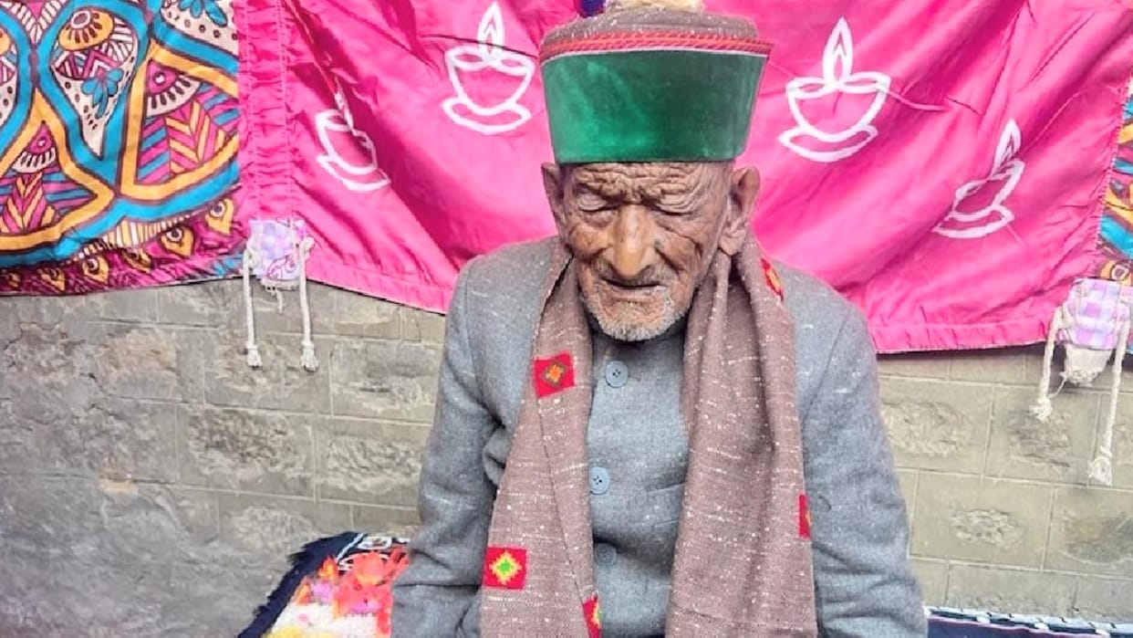 Late Shyam Saran Negi, Neither contested elections nor was inclined towards any political party