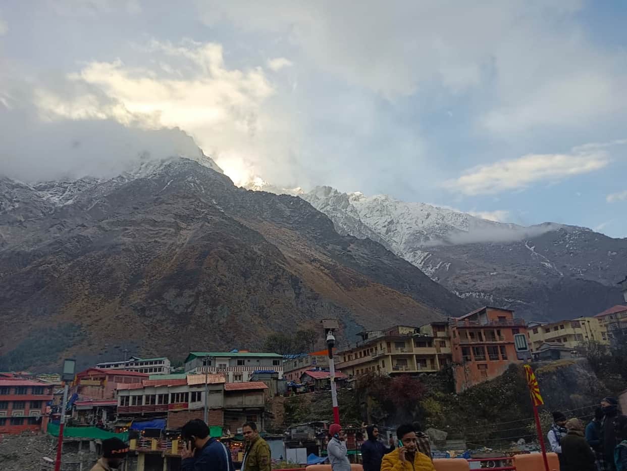 Snowfall in Uttarakhand Badrinath Dham weather Update next 24 hours Read ore Updates in hindi