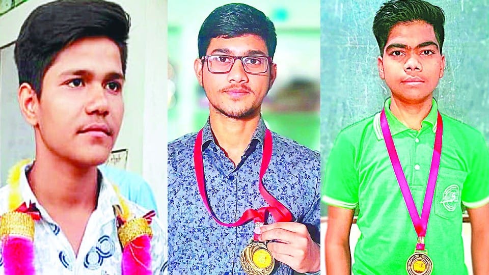 Agra Students Gots Amar Ujala Meritorious Student Award Ceremony  in lucknow