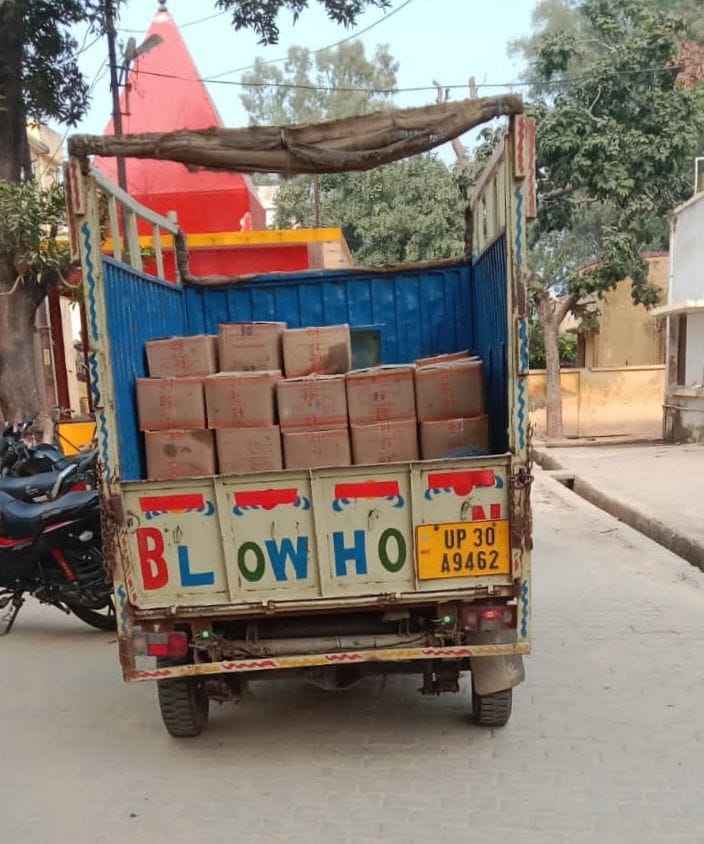 A pickup filled with refined oil of government nutrition was caught