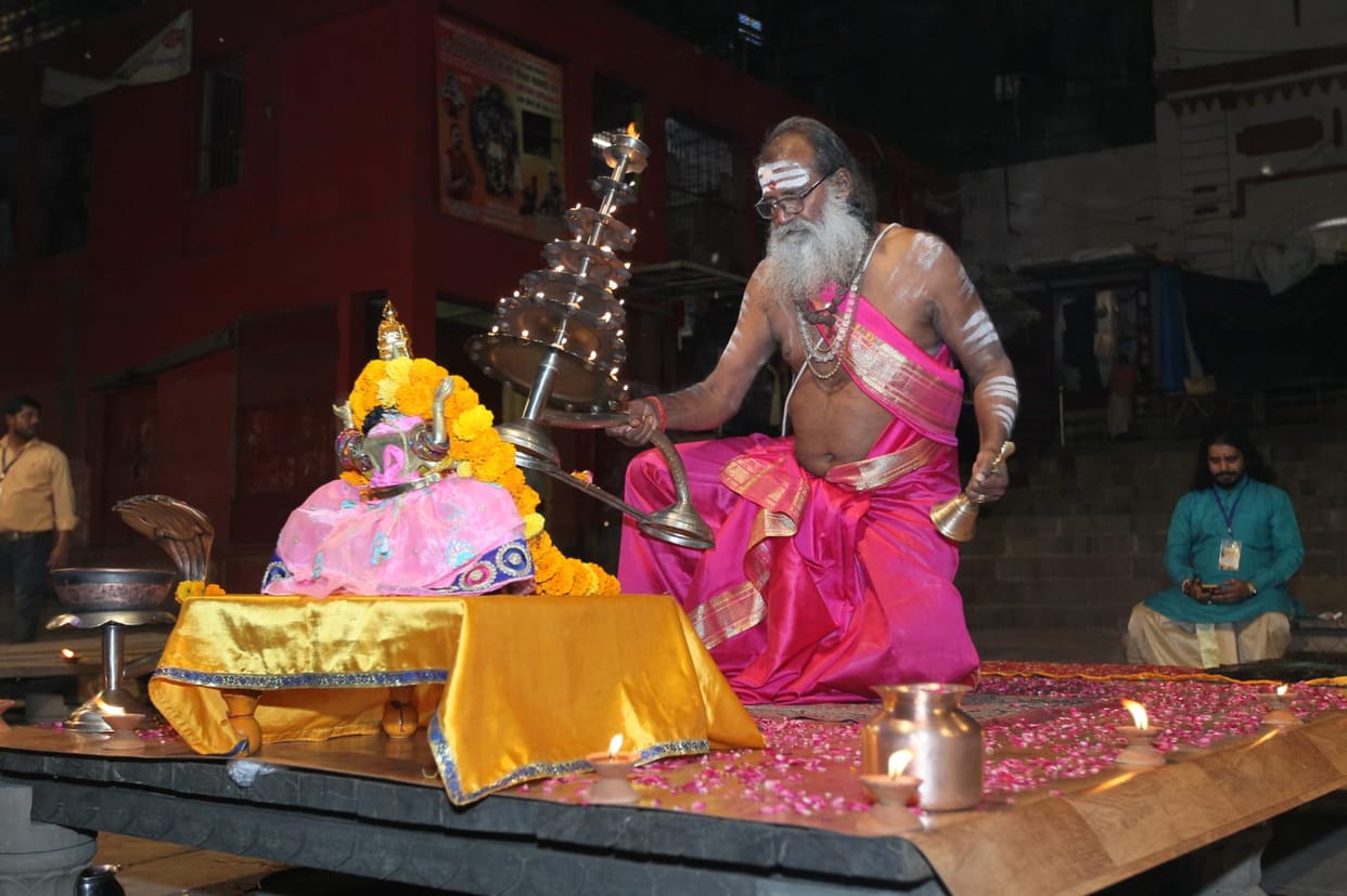 Dev Deepawali 2022 108 kg of flowers will adorn 108 kg statue of Maa Ganga in kashi varanasi