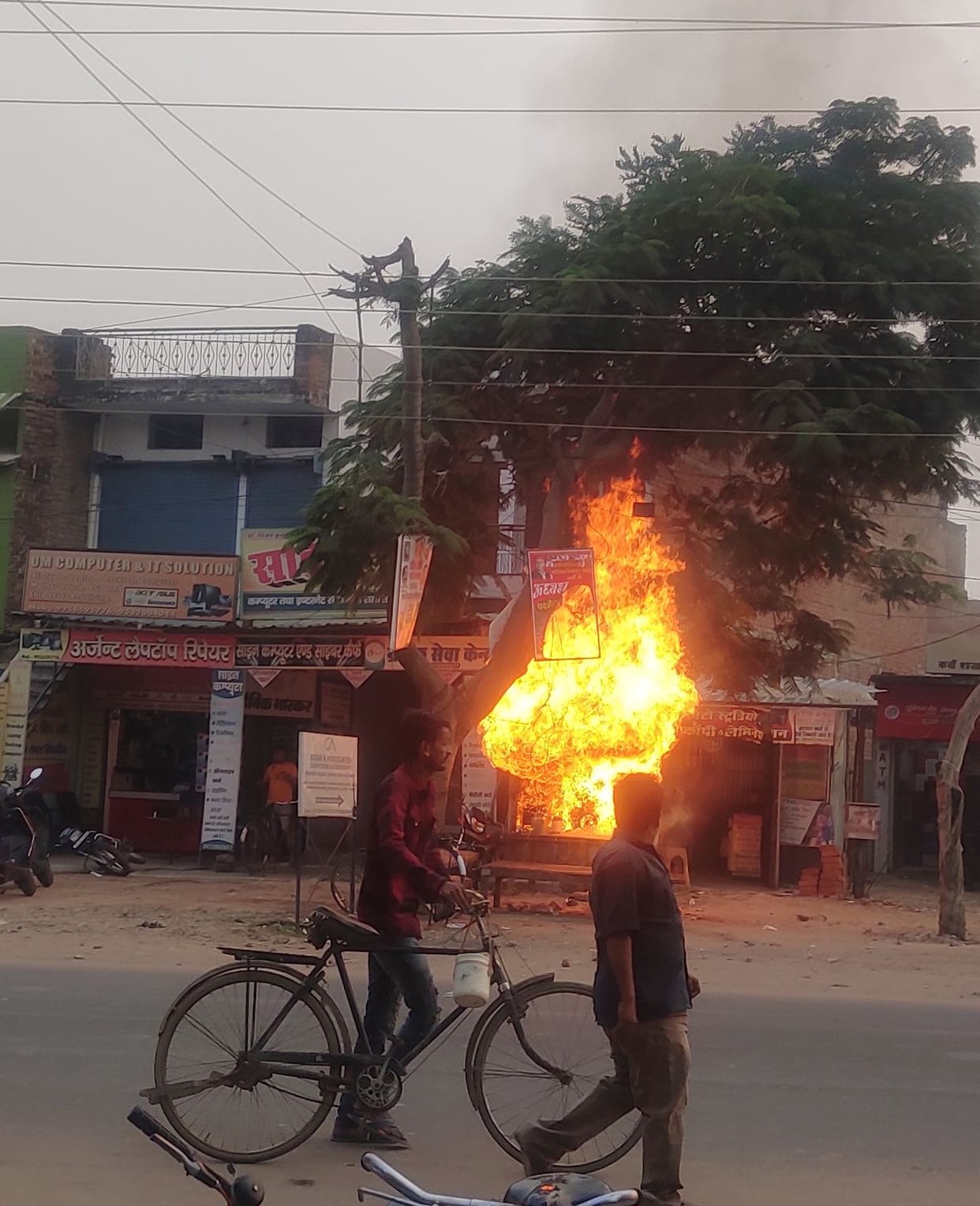 Chitrakoot: A cylinder kept in the dump explodes, a shopkeeper seriously injured