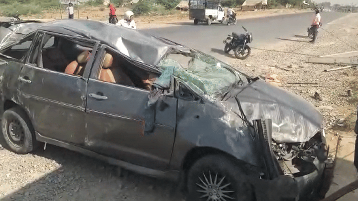 Rajasthan News: High speed Innova collided with electric pole, one student died on the spot, three serious