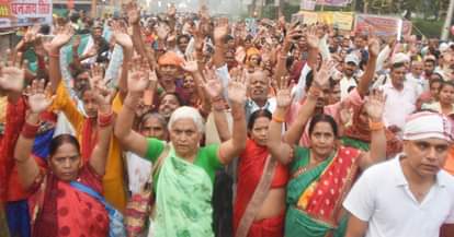 अयोध्या-परिक्रमा करते श्रद्घालु की फाइल फोटो।