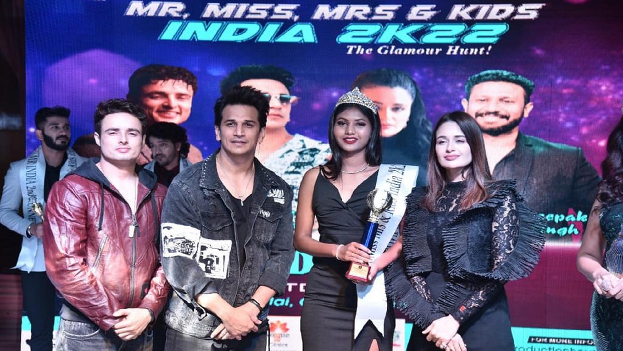 Chhattisgarh Adivasi Girl Riya Ekka Became Miss India