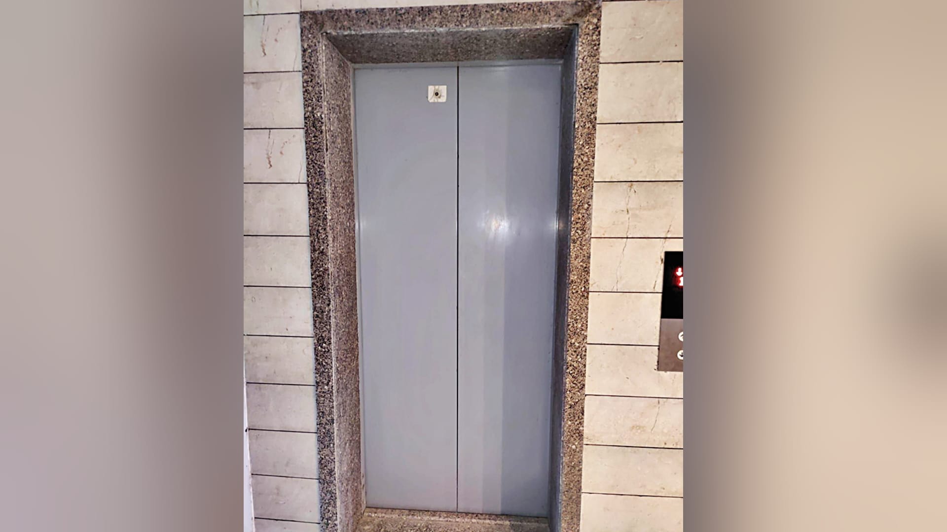 Seven children trapped in lift of Greater Noida Gulshan Bellina Society for 40 minutes