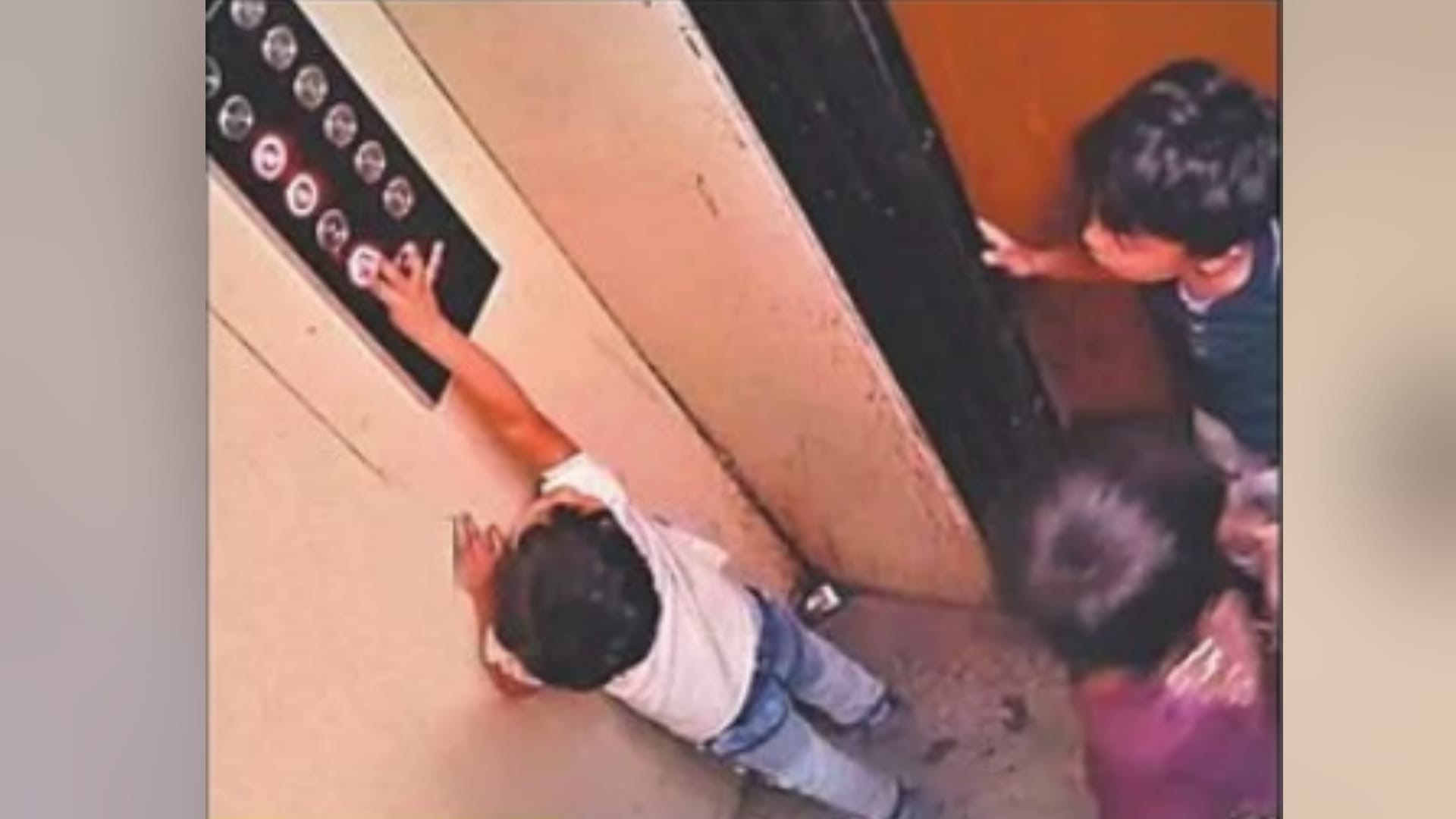 Seven children trapped in lift of Greater Noida Gulshan Bellina Society for 40 minutes