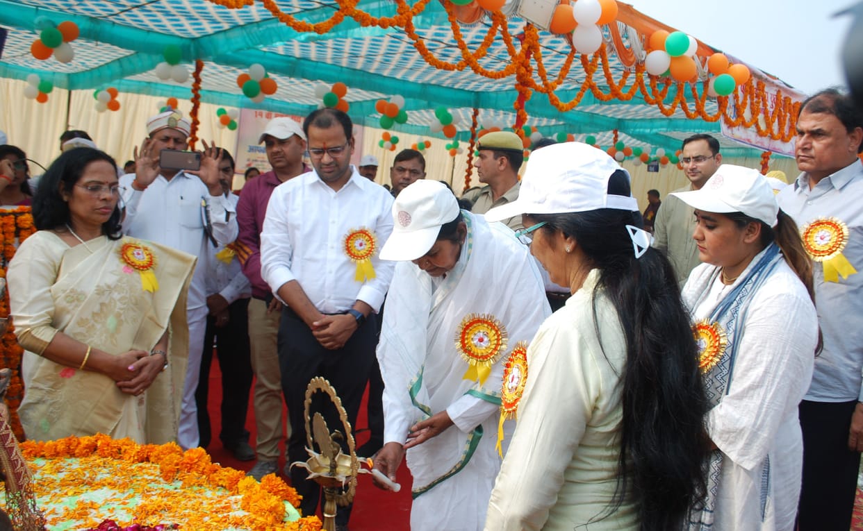 Hathras: Aligarh's Vandana, Nidhi and Etah's Lavi won the 1500 meters race