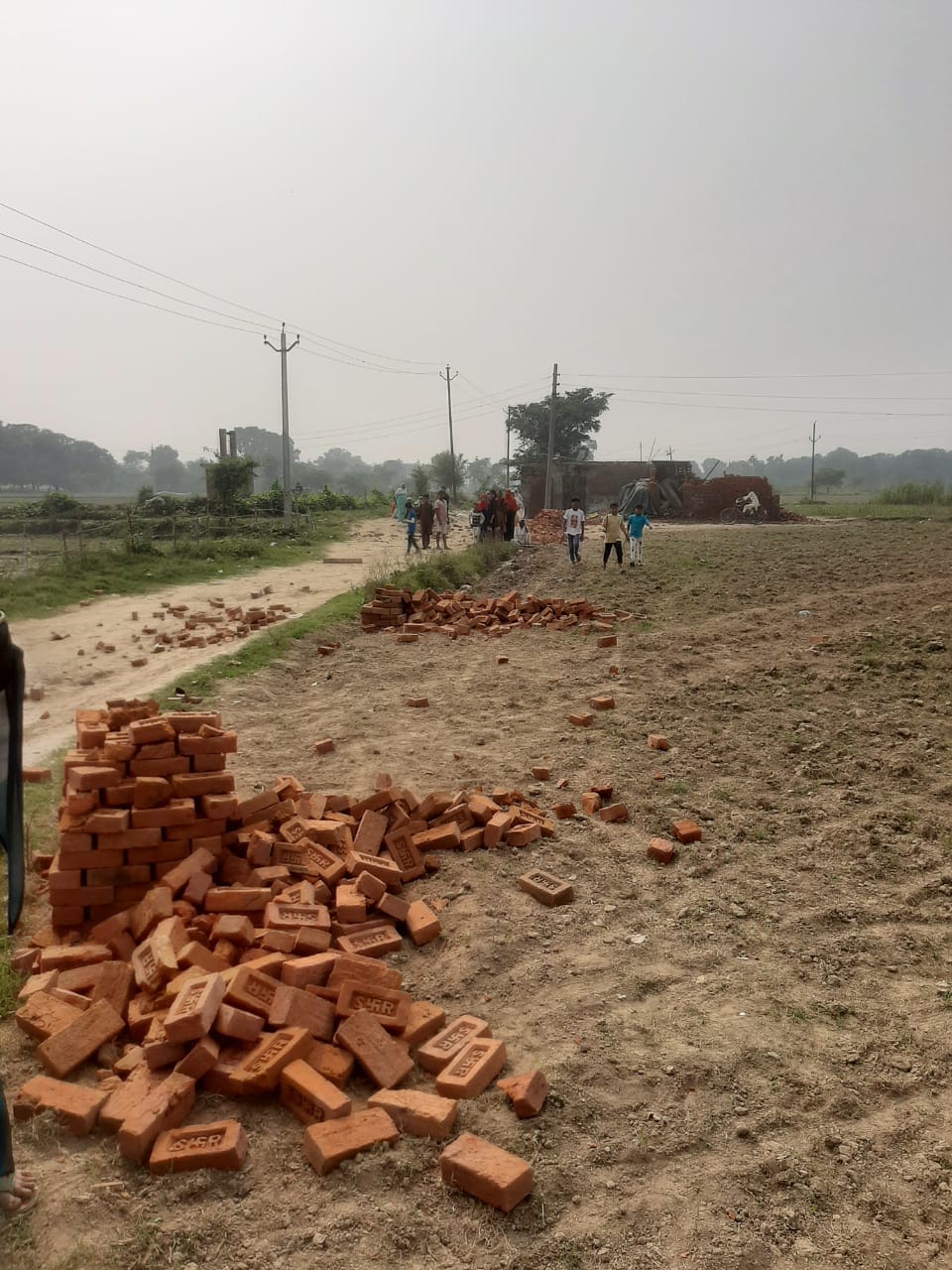 Dabangs pelted stones on removal of illegal possession