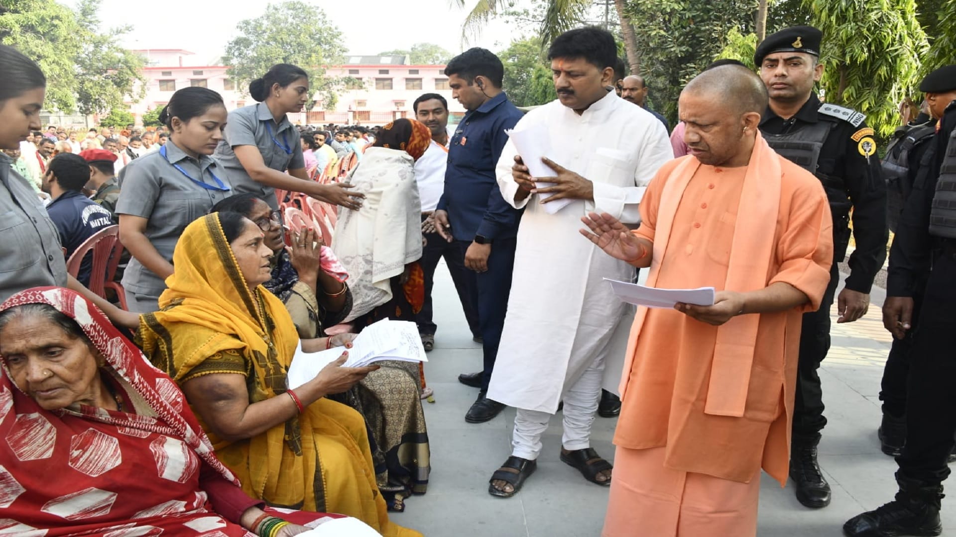 Chief Minister Yogi Adityanath listened to complaint in Janta Darbar in Gorakhpur today