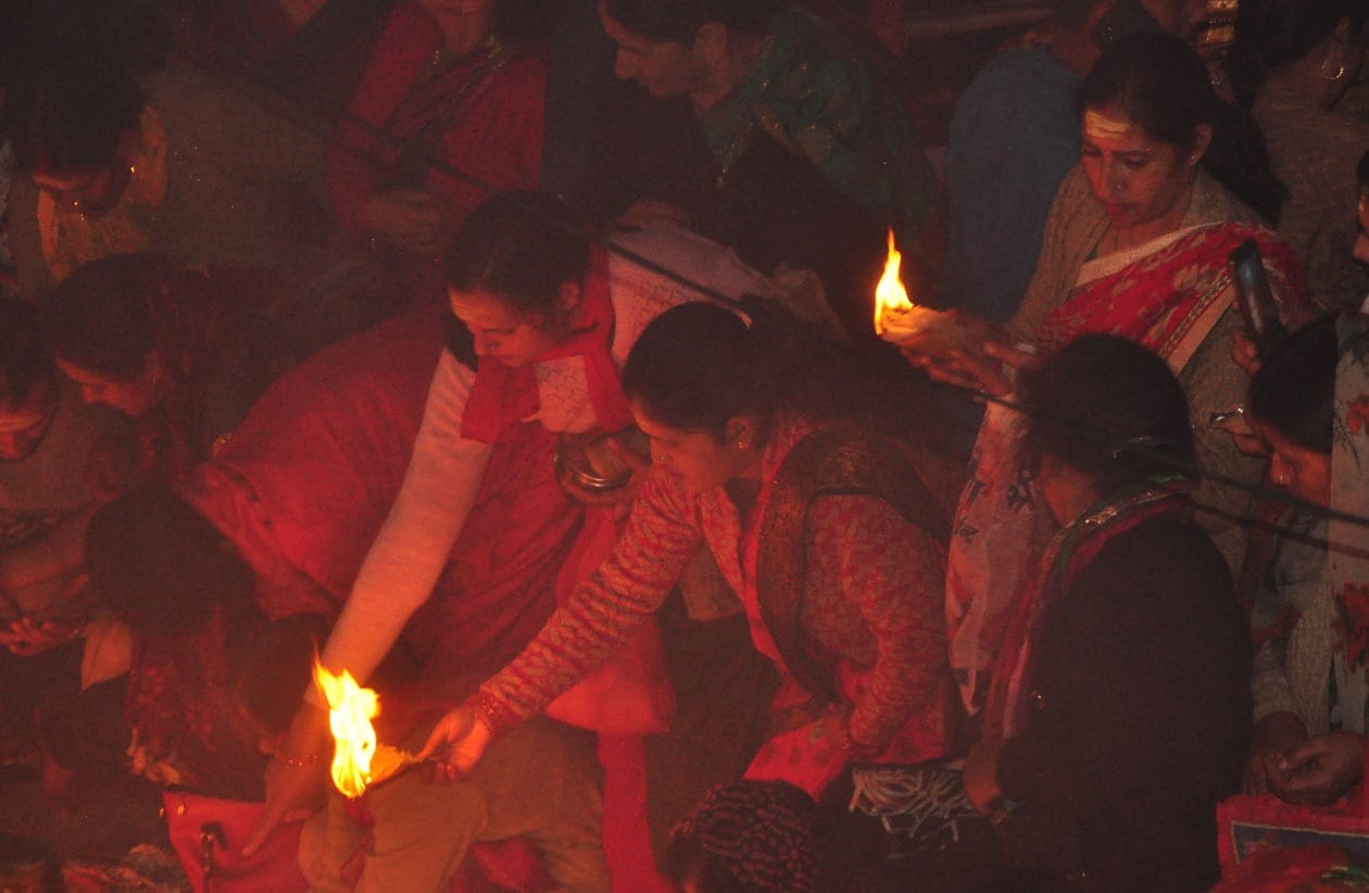 kamleshwar mahadev temple srinagar Uttarakhand : 145 Couple doing Khada diya Puja for child