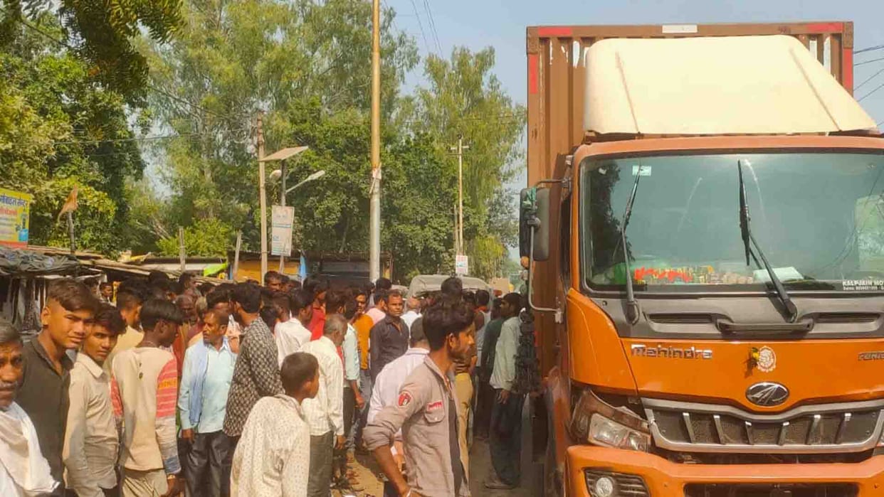 Mahoba: Driver died in collision with dumpers