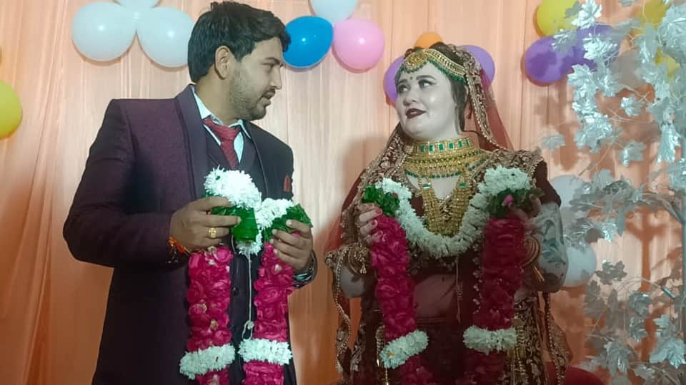 England girl got married with young man of Agra according to Hindu customs