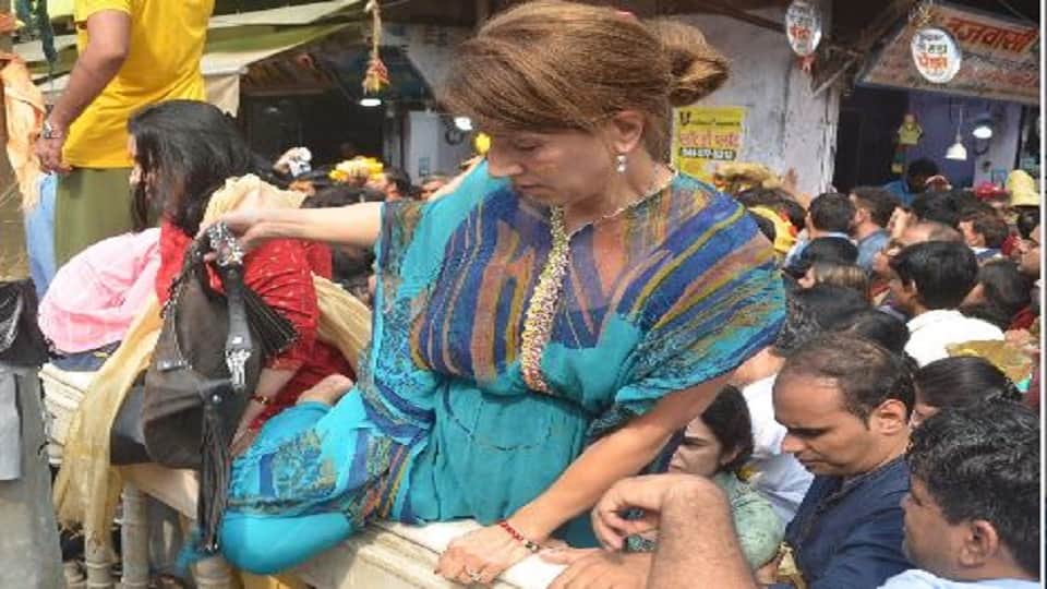 arrangements failed due to huge cowd of devotees gathered in Banke Bihari temple Vrindavan