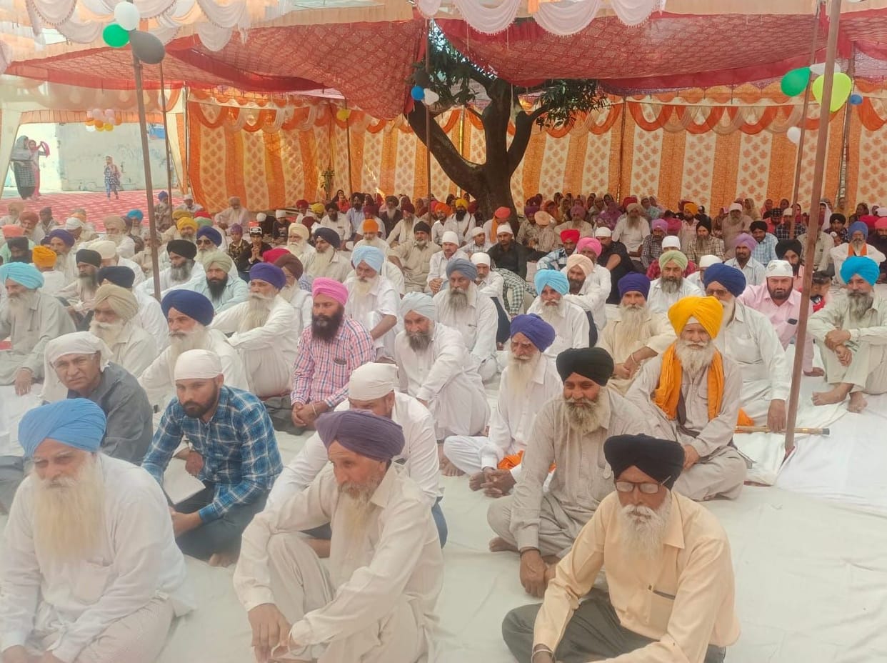 Sangat gathered to pay obeisance to Sahibzadas