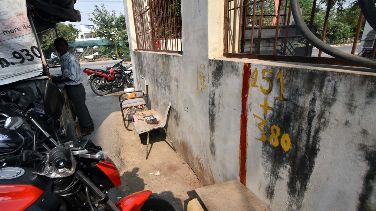 PDA workers put red mark on road widening in New Jhunsi, creating panic