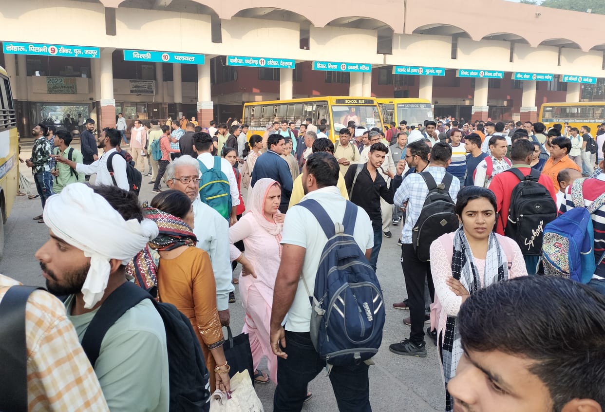 CET: On the second day also 15 thousand students reached the examination centers by 325 buses in two shifts