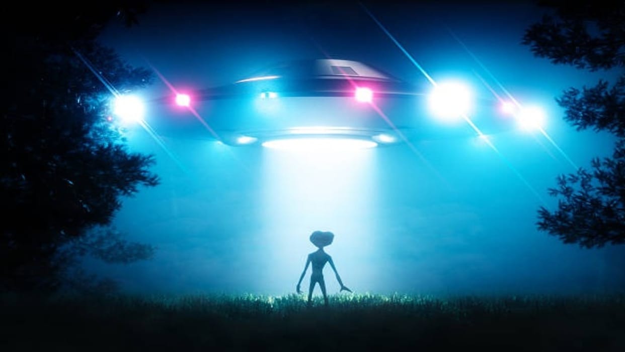 Scientist's Shocking Claim On Aliens Read Latest News on Alien In Hindi
