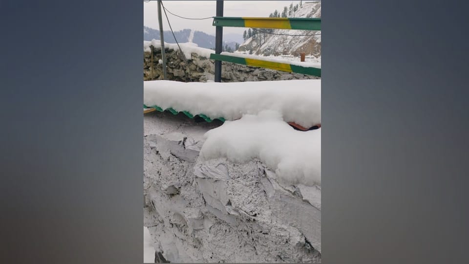 jammu kashmir Weather news update Mughal and SSG road closed due to snowfall