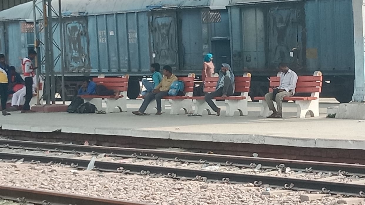 CET: Buses fight with candidates, passengers are in trouble