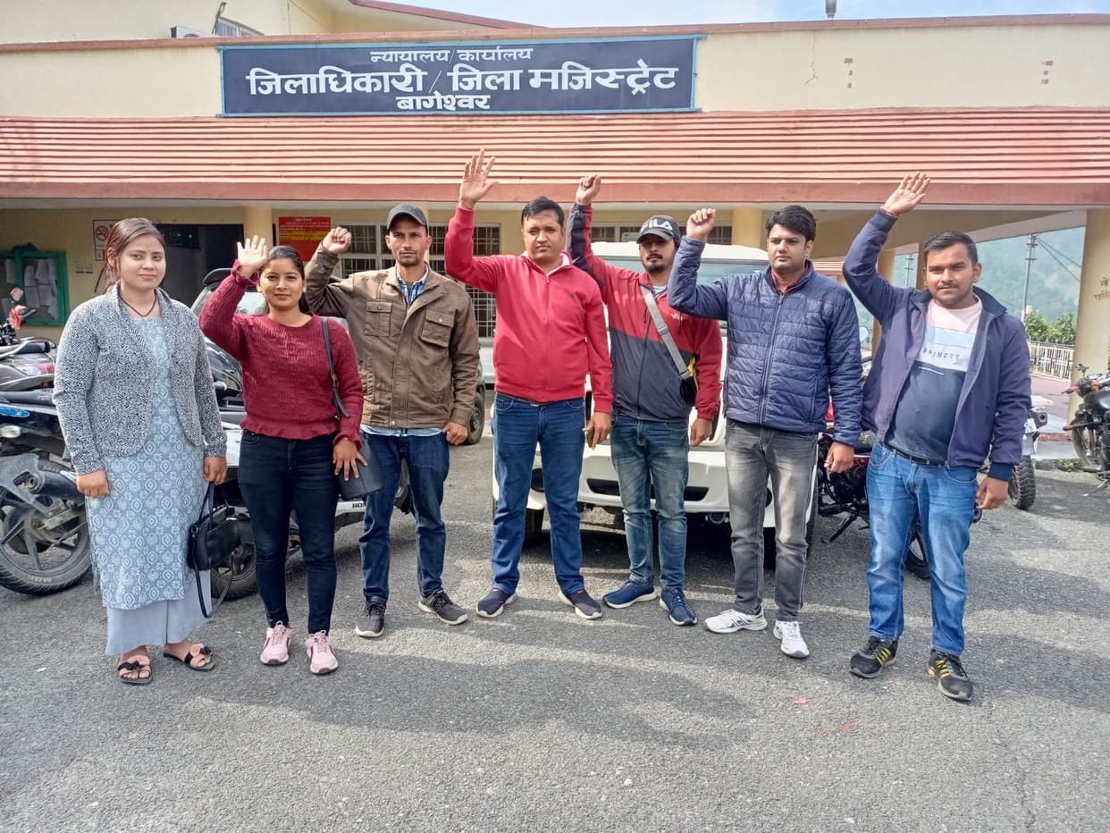 Protest by Covid Staff in Bageshwar