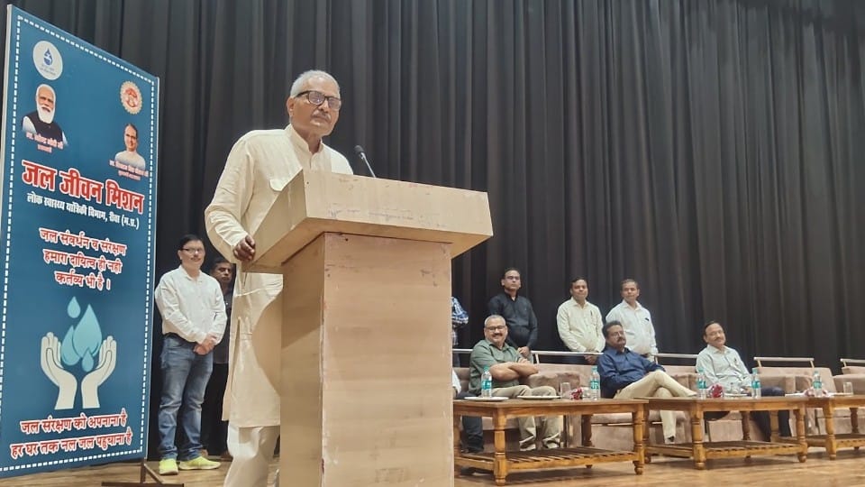 BJP MP Janardan Mishra said - drink alcohol - take ganja, smell thinner, but understand the value of water