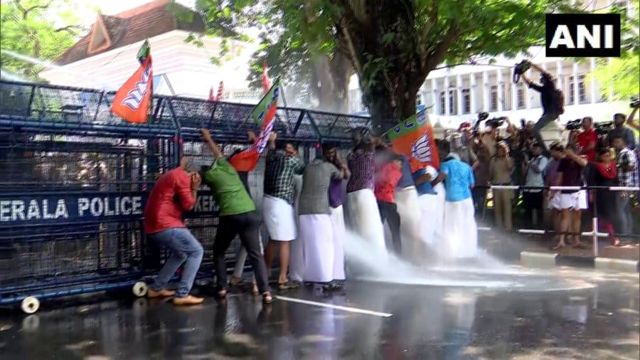 "Disgraceful..." Congress MP Shashi Tharoor demands resignation of Mayor Arya Rajendran