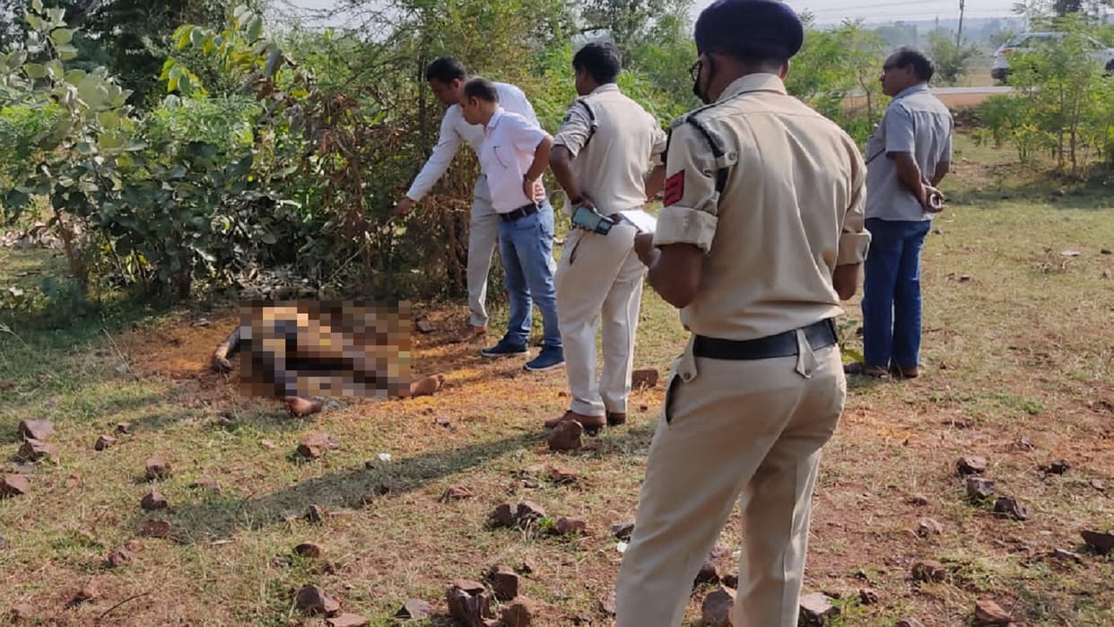 half-burnt naked body of young man found in bushes in chhattisgarh