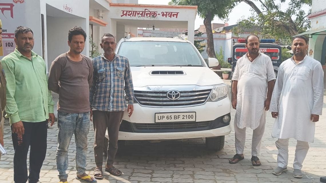 Hardoi, Five smugglers arrested with nine cattle and car