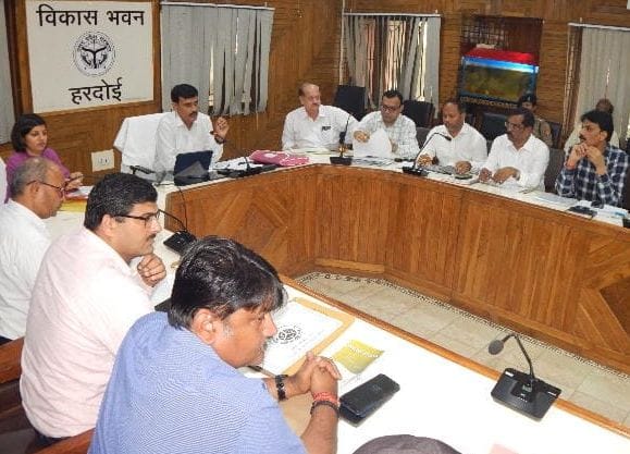 Hardoi, Eligible beneficiaries not found for houses, DM angry