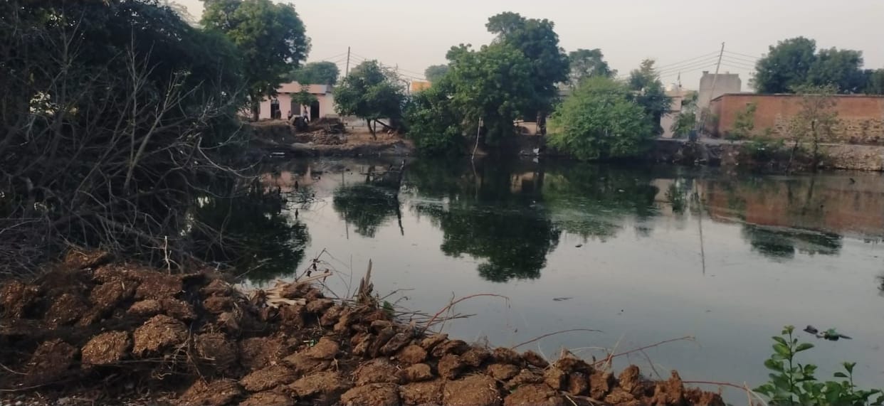 For the people of Bhandor and Dhani Bhandor, the drainage and dilapidated road became a network of people.