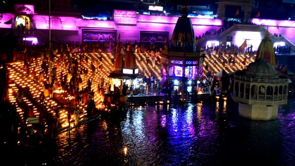 Dev Deepawali 2022: har ki pauri Light up with 11 Thousand Diyas see Amazing Photos