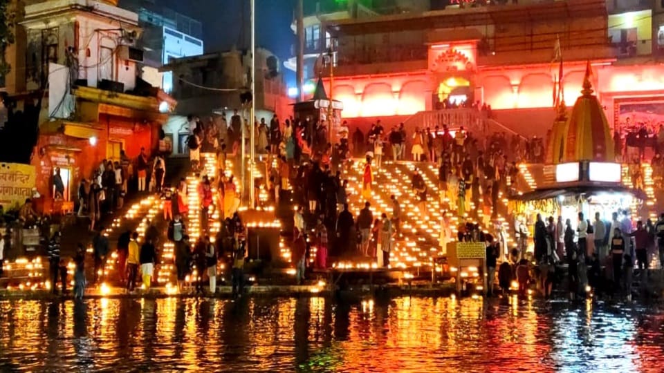 Dev Deepawali 2022: har ki pauri Light up with 11 Thousand Diyas see Amazing Photos