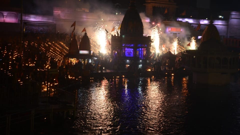 Dev Deepawali 2022: har ki pauri Light up with 11 Thousand Diyas see Amazing Photos