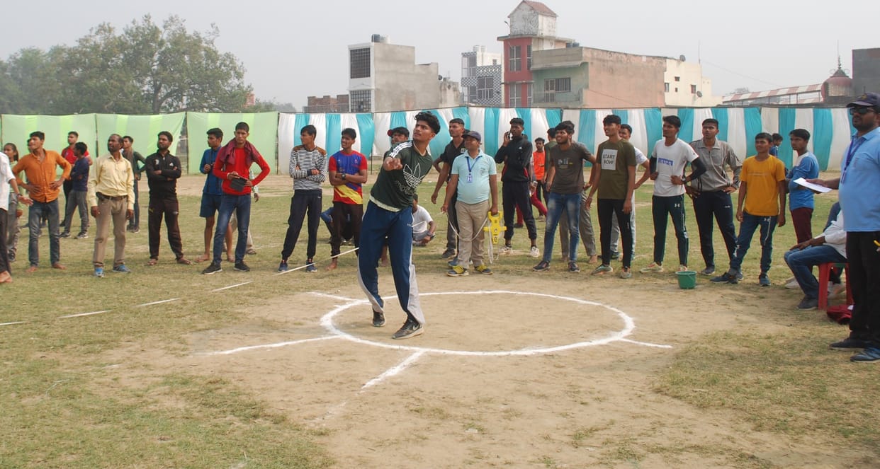 Hathras: Aligarh players dominated on the second day in the divisional competition