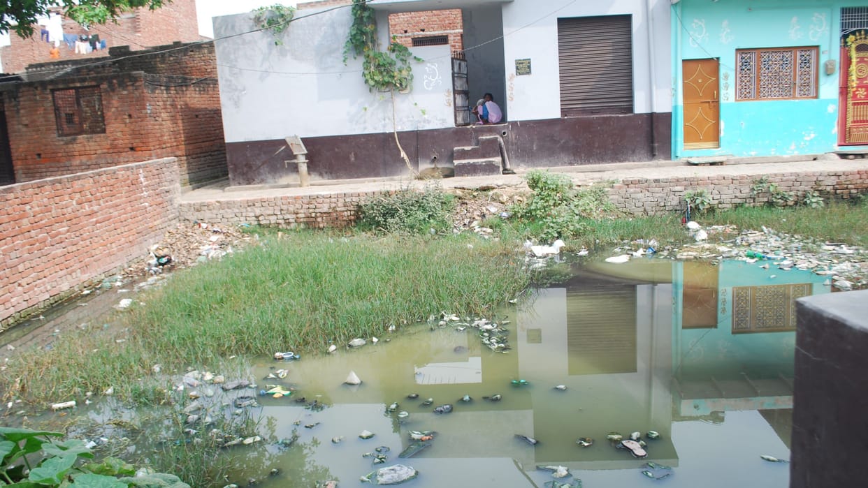 Hathras: Neither the roads were built, nor the hand pump is right, there is no drainage of water
