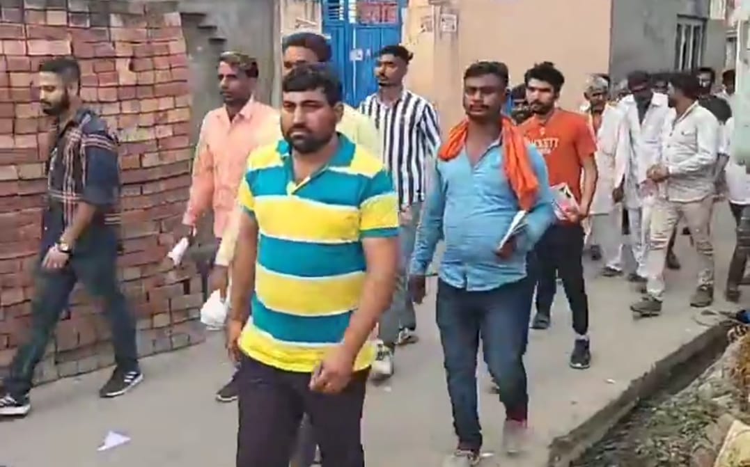 In the desire of Chaudhar, the candidates left the examination, the candidates were standing in the election campaign.
