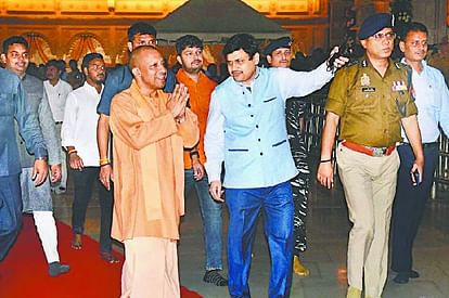 Varanasi : Make an action plan to control the crowd said cm yogi adityanath