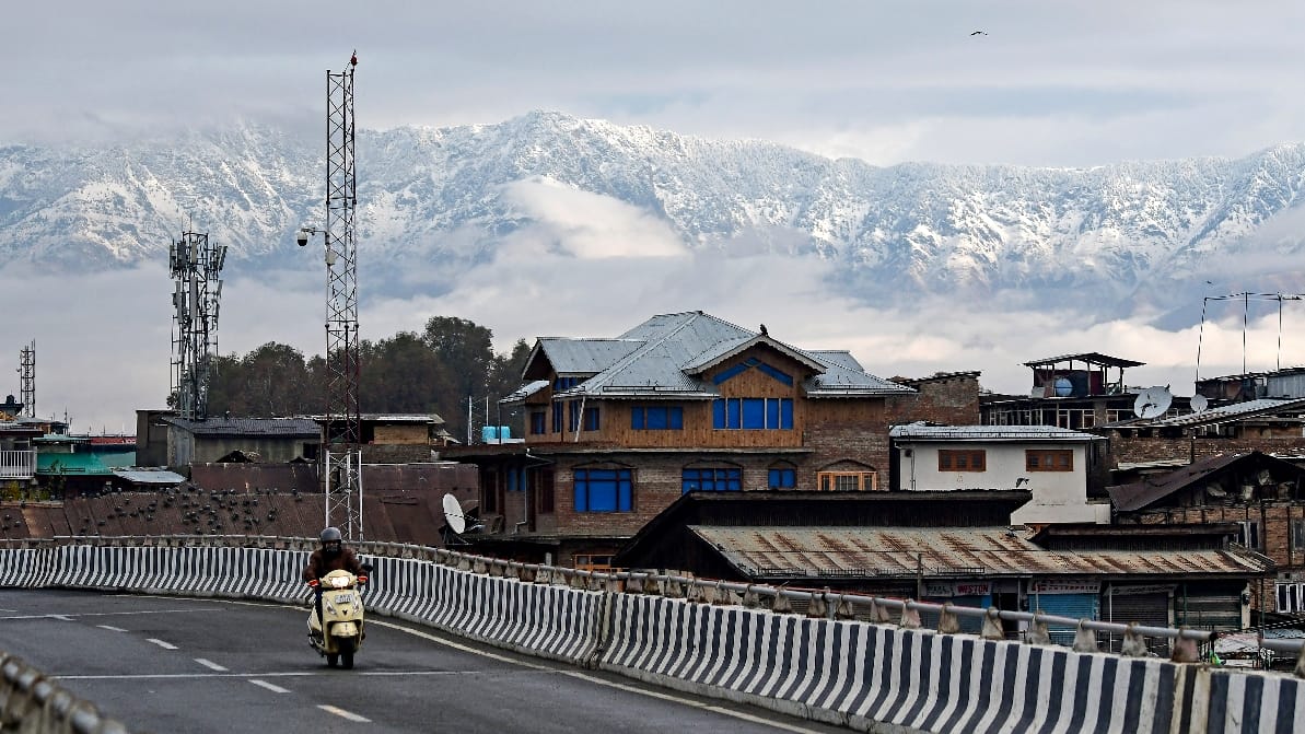 jammu kashmir weather possibility of light rain in some parts on November 19 and 20.