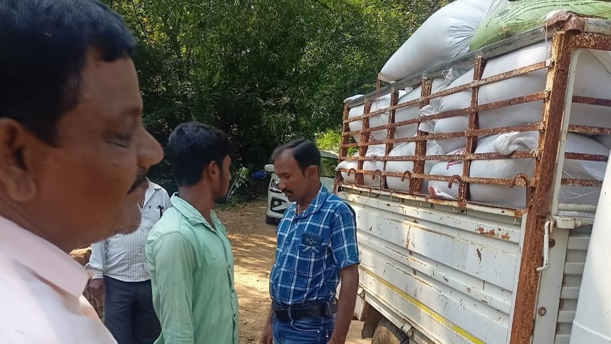 Odisha Paddy Crossing Checkpost for Rs 500 In Chhattisgarh Gariaband