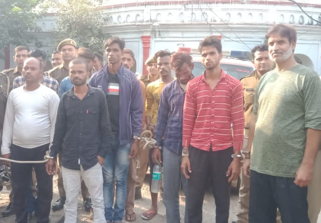 11 accused of stone pelting and robbery in jail sent to jail