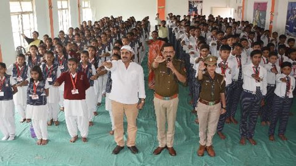 Police ki paathshala campaign of Amar Ujala Foundation today program in firozabad