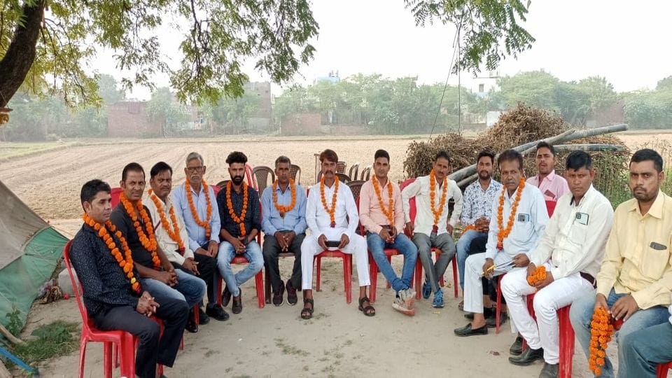 Block Panchayat members protest against block chief Bichpuri Agra