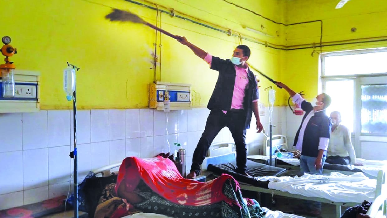 Cleanliness campaign was carried out by covering hospitalized patients with sheets