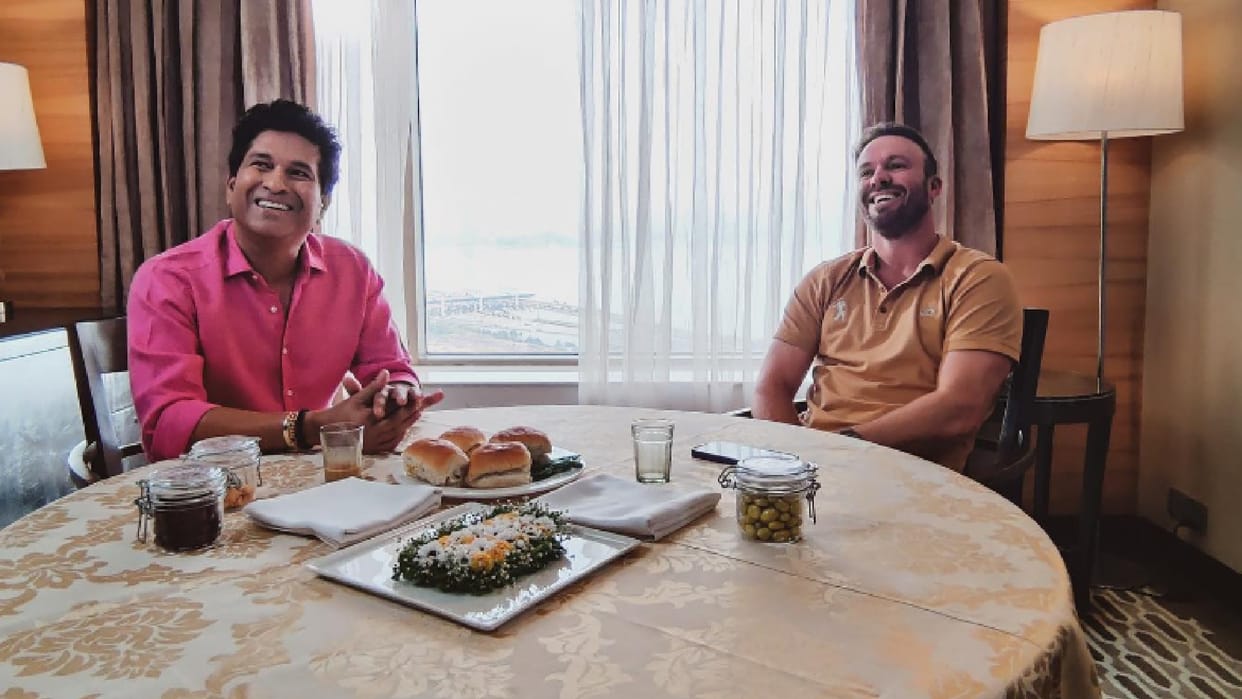AB De Villiers meets Sachin Tendulkar eats wada pav De Villiers shares photos in Instagram