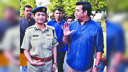 फिल्म की जानकारी देते अभिनेता व सांसद रवि किशन और साथी कलाकार।